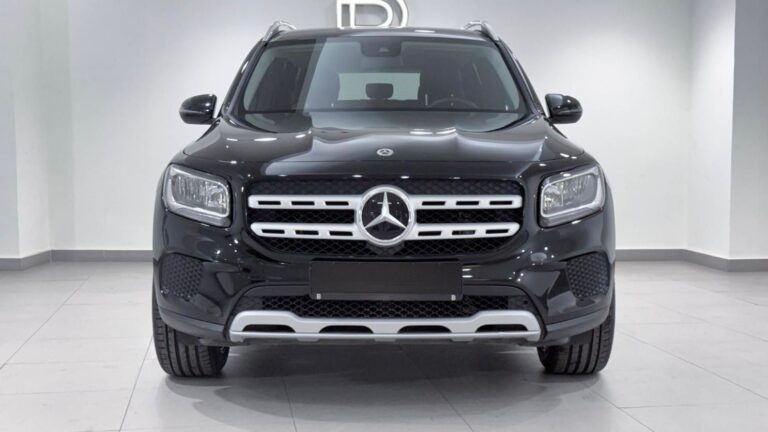 MERCEDES-GLB-180-FRONT
