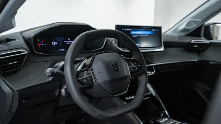 PEUGEOT-208-AUTO-NEW-WHEEL