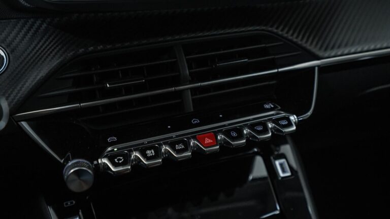 PEUGEOT-208-AUTOM-NEW