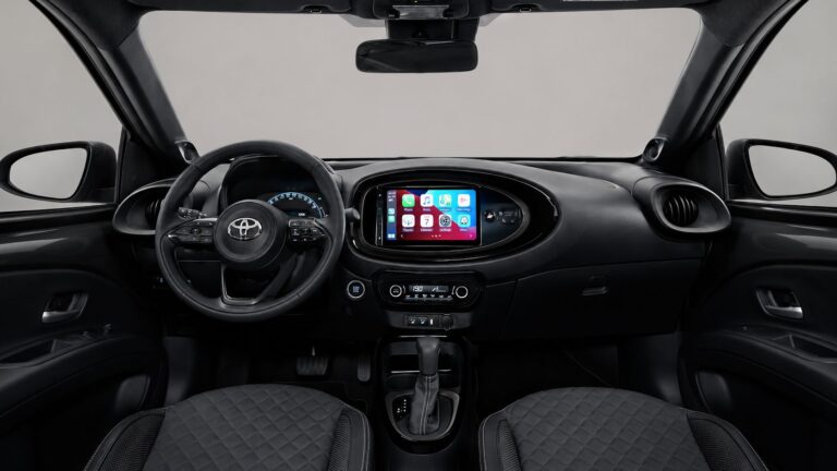TOYOTA-AYGO-X-INTERIOR