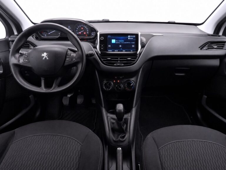 peugeot-208-manual-interior